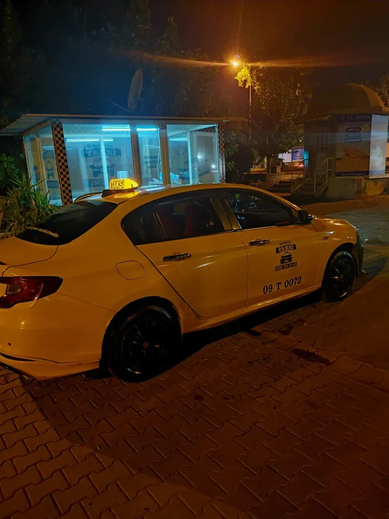 Aydın Taksi 724 aracı, gece hizmette